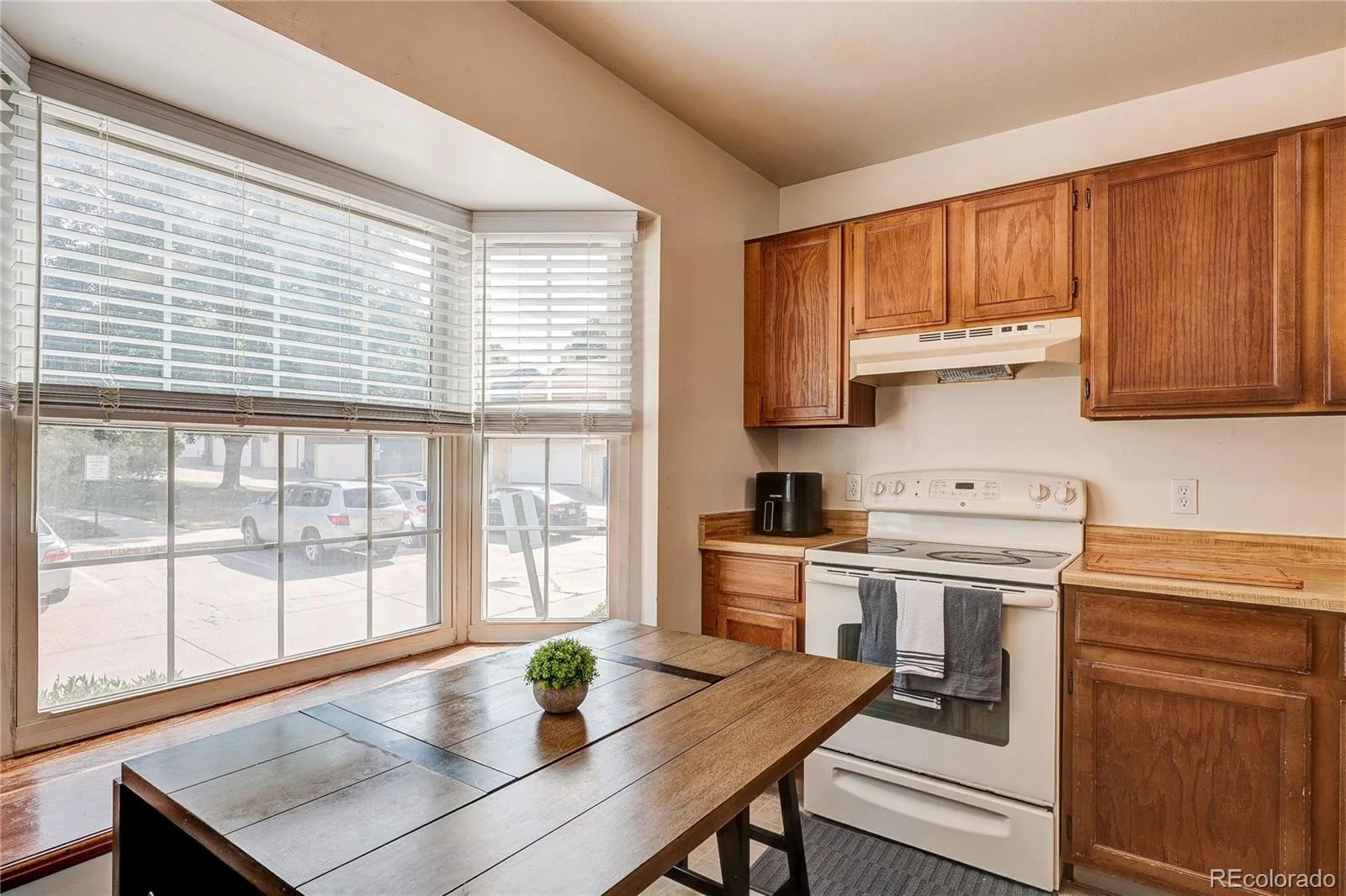 2054 S Balsam Street Lakewood CO 80227 | MLS #REC2543368 08152026164237 1600 2