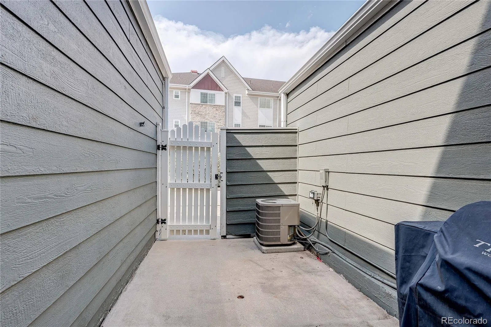 2054 S Balsam Street Lakewood CO 80227 | MLS #REC2543368 08152026164237 1600 25