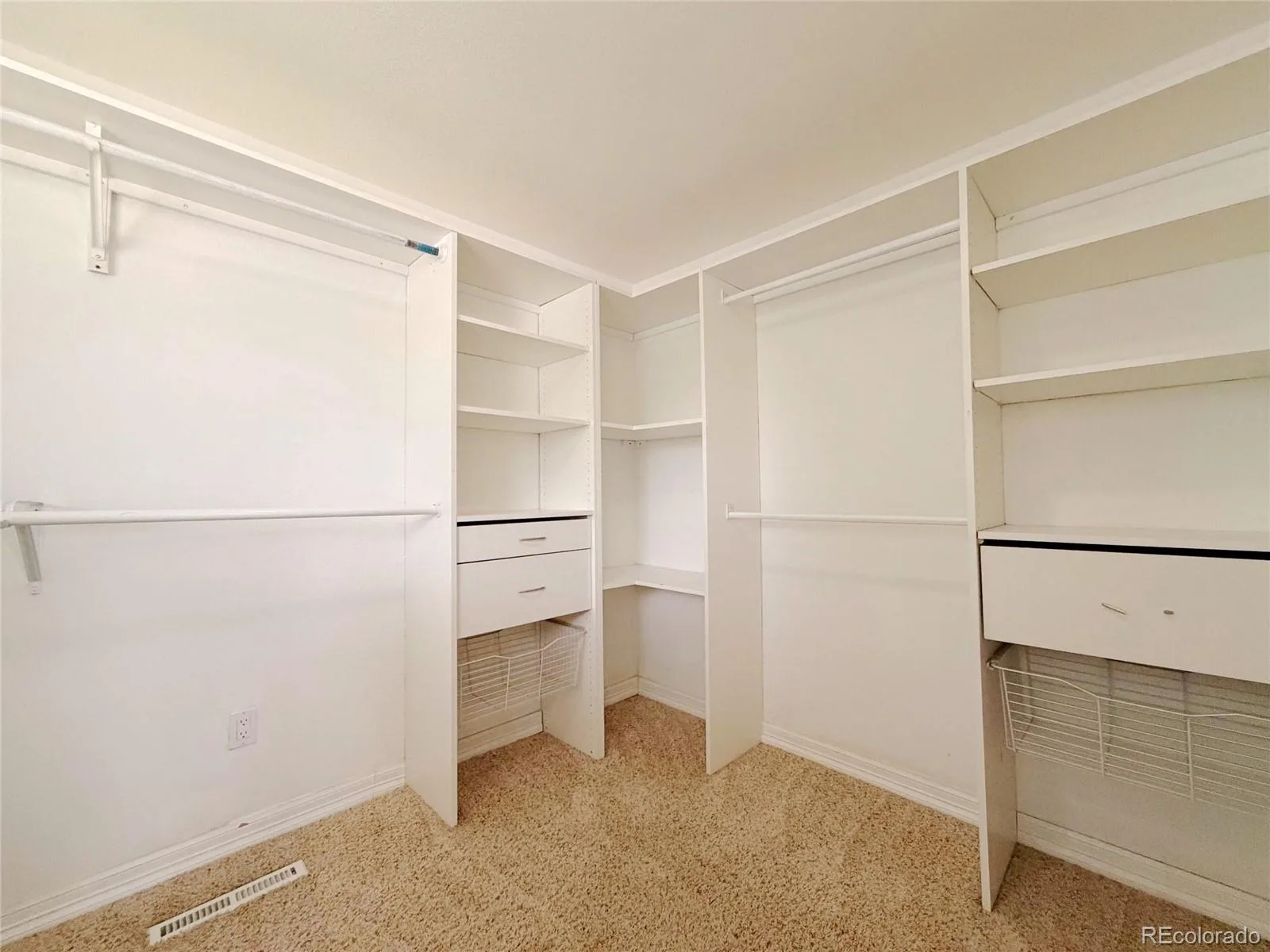 945 Dearborn Street Aurora CO 80011 | MLS #REC2550489 08252026215310 1600 17