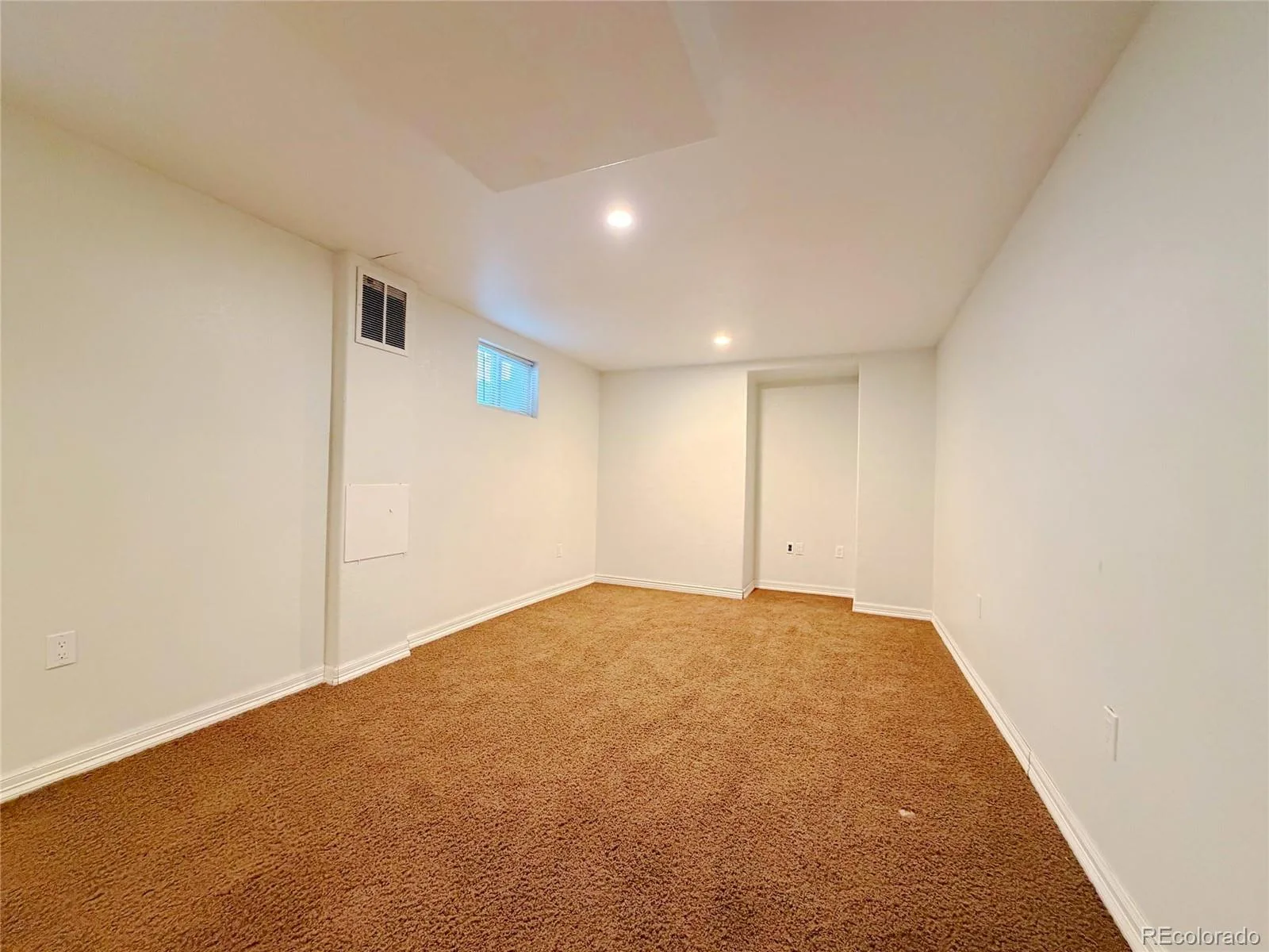 945 Dearborn Street Aurora CO 80011 | MLS #REC2550489 08252026215310 1600 28