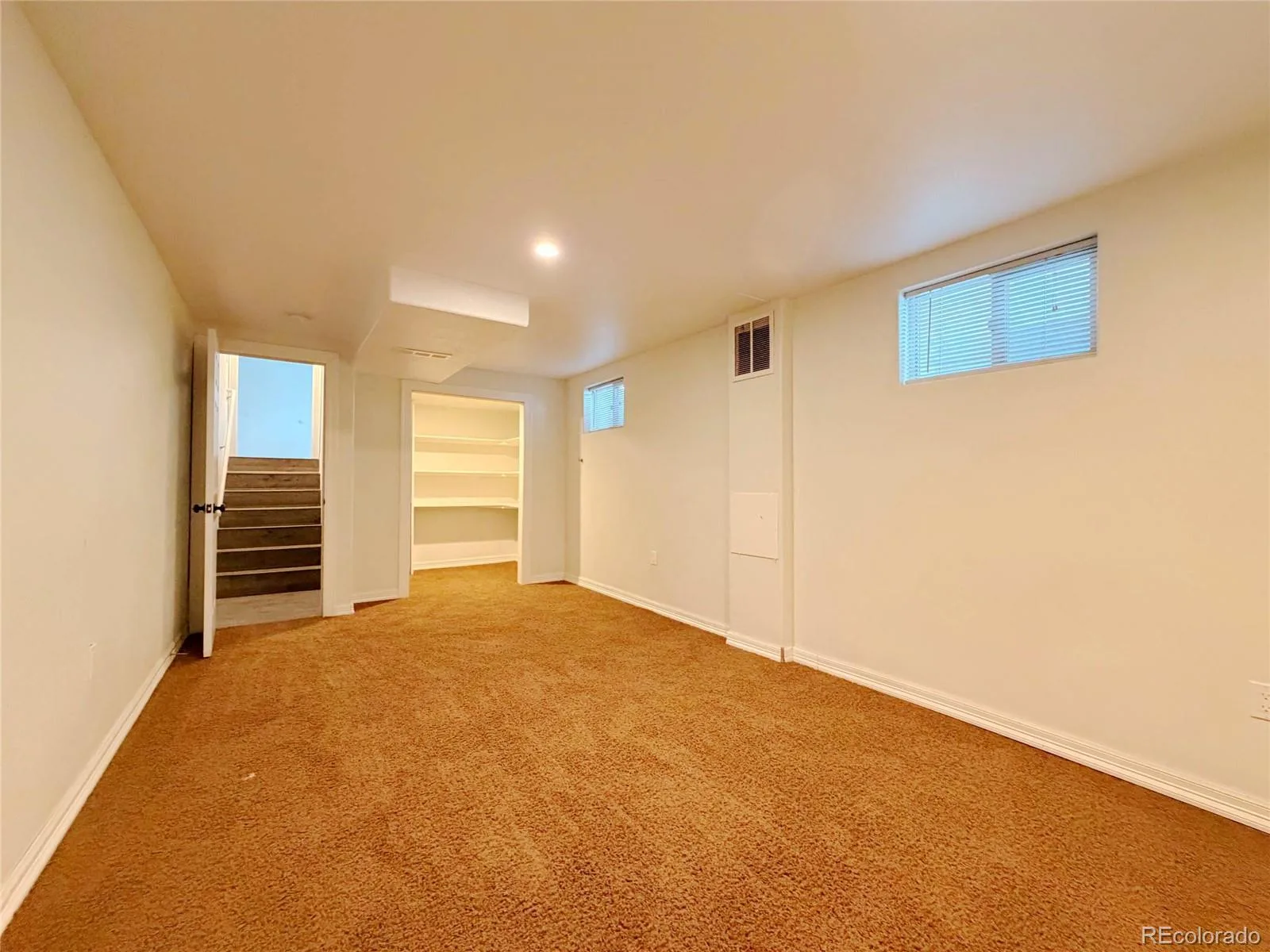 945 Dearborn Street Aurora CO 80011 | MLS #REC2550489 08252026215310 1600 29