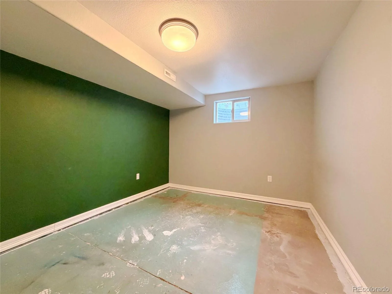 945 Dearborn Street Aurora CO 80011 | MLS #REC2550489 08252026215310 1600 31