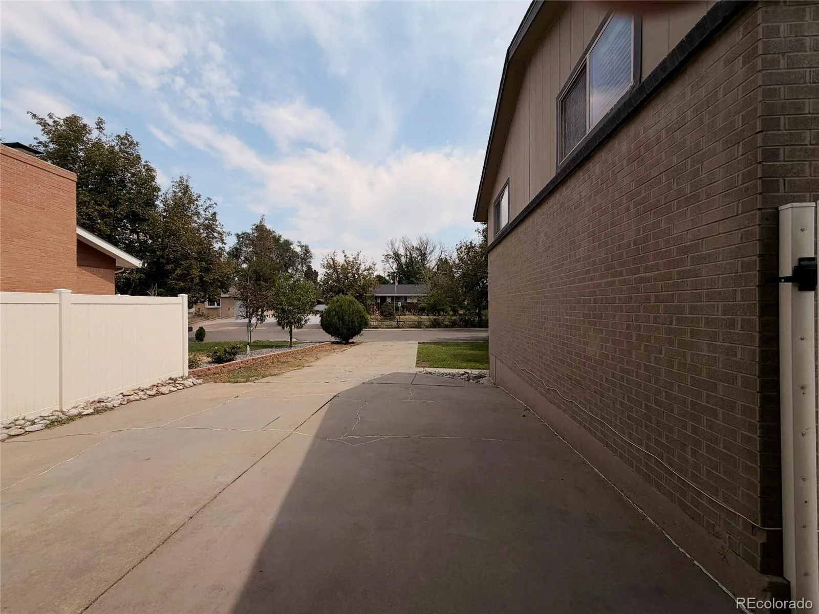 945 Dearborn Street Aurora CO 80011 | MLS #REC2550489 08252026215310 1600 42