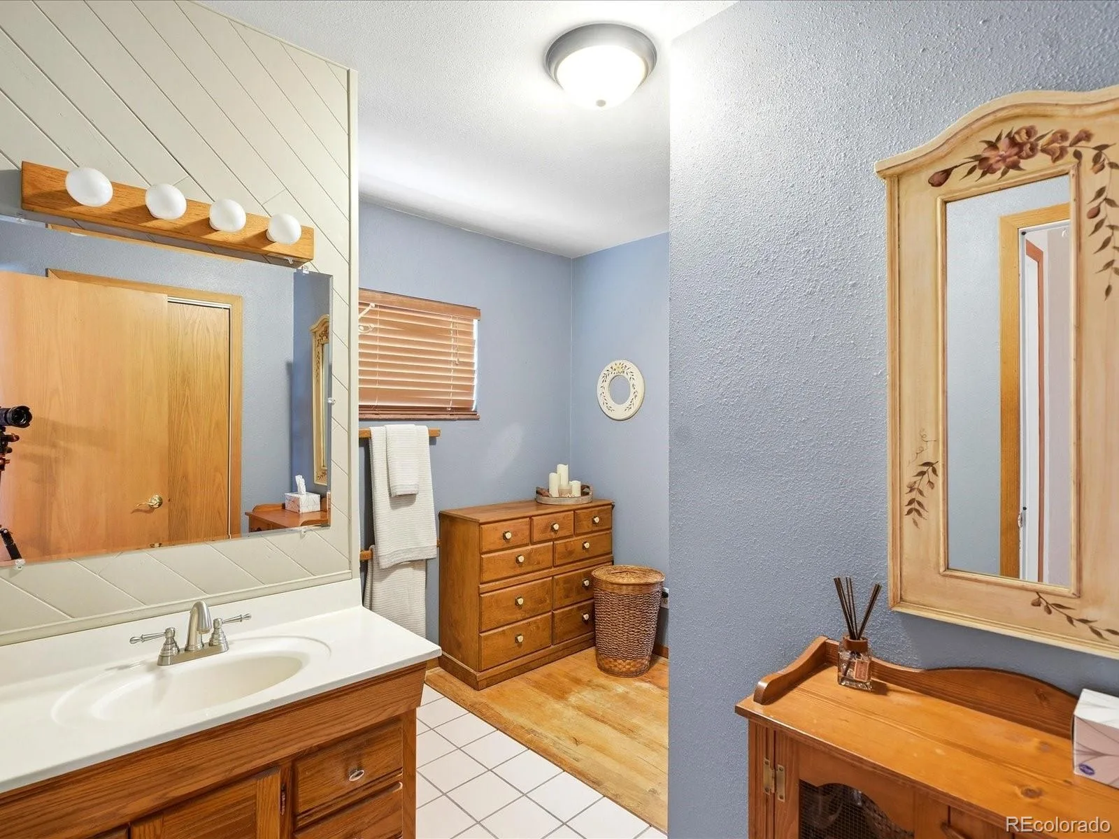 3415 S Hudson Way Denver CO 80222 | MLS #REC2552951 08112026165016 1600 34