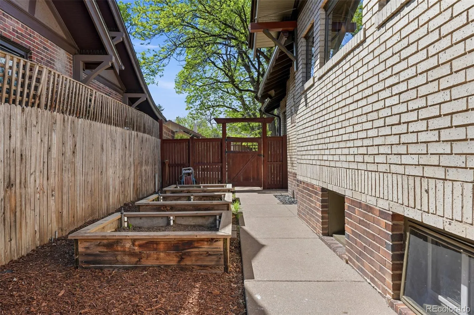 04152026210946 1600 32