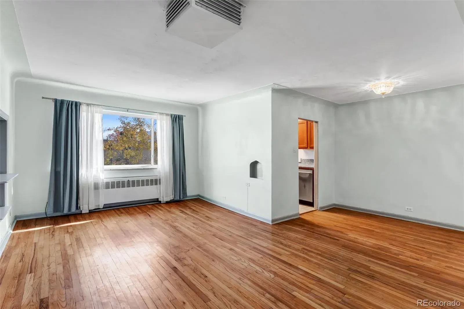 665 N Washington Street #8C Denver CO 80203 MLS #REC2560016 11132025000604 1600 4
