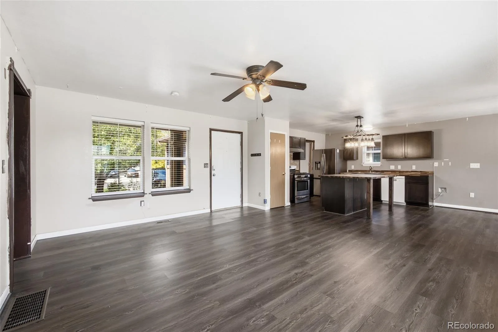 14820 E 18th Place Aurora CO 80011 | MLS #REC2561235 09212026192922 1600 3