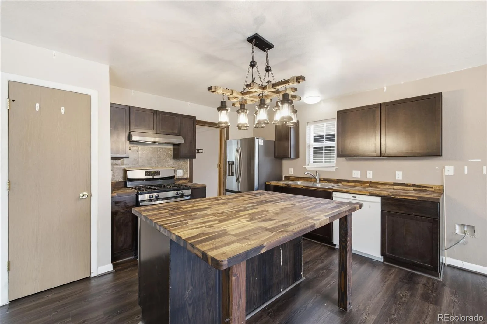 14820 E 18th Place Aurora CO 80011 | MLS #REC2561235 09212026192922 1600 6
