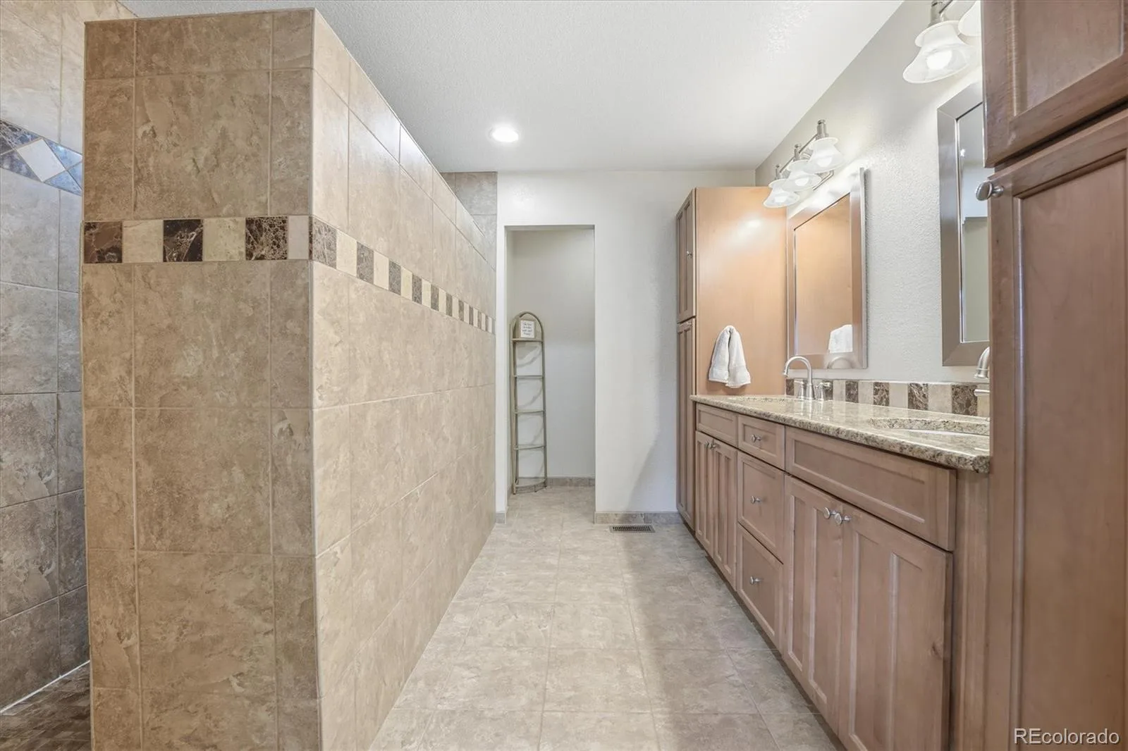 4825 S Ammons Street #119 Littleton CO 80123 MLS #REC2562658 06012026225604 1600 30