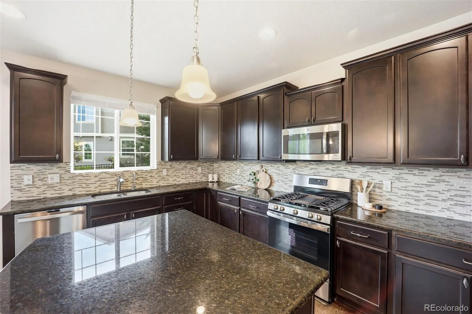 7566 S Quantock Court Aurora CO 80016 MLS #REC2566619 05142026155102 1600 12