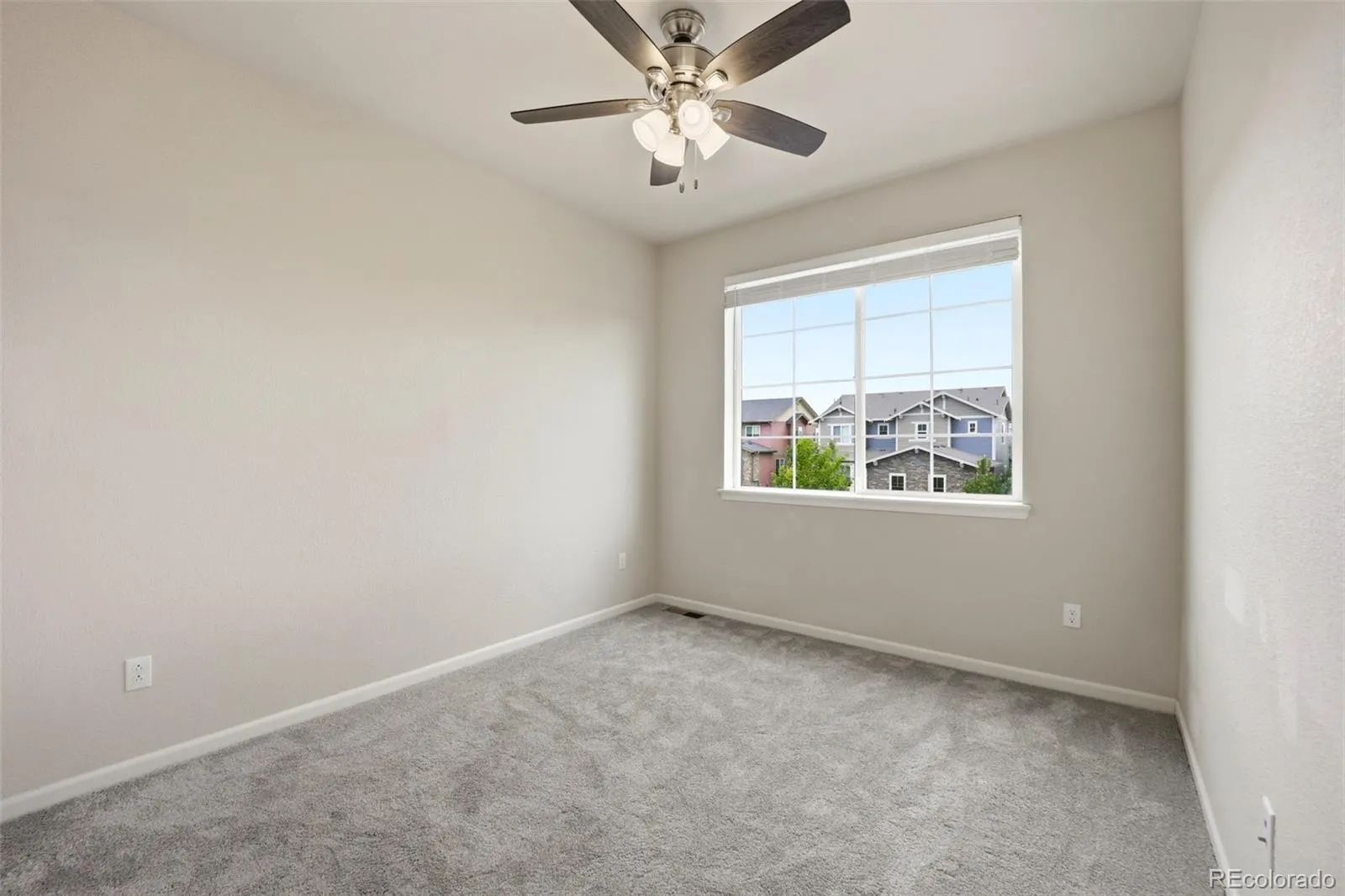 7566 S Quantock Court Aurora CO 80016 MLS #REC2566619 05142026155102 1600 23