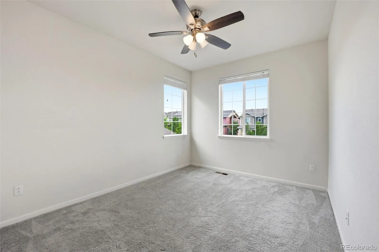 7566 S Quantock Court Aurora CO 80016 MLS #REC2566619 05142026155102 1600 25