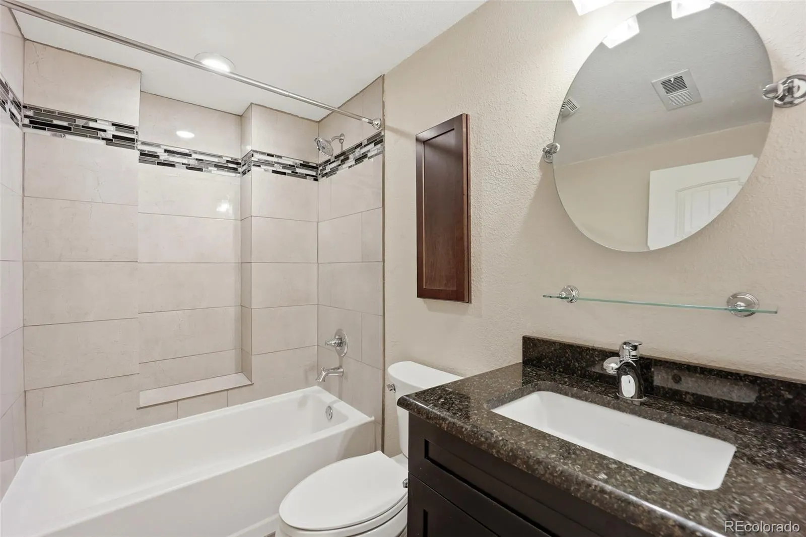 7566 S Quantock Court Aurora CO 80016 MLS #REC2566619 05142026155102 1600 33