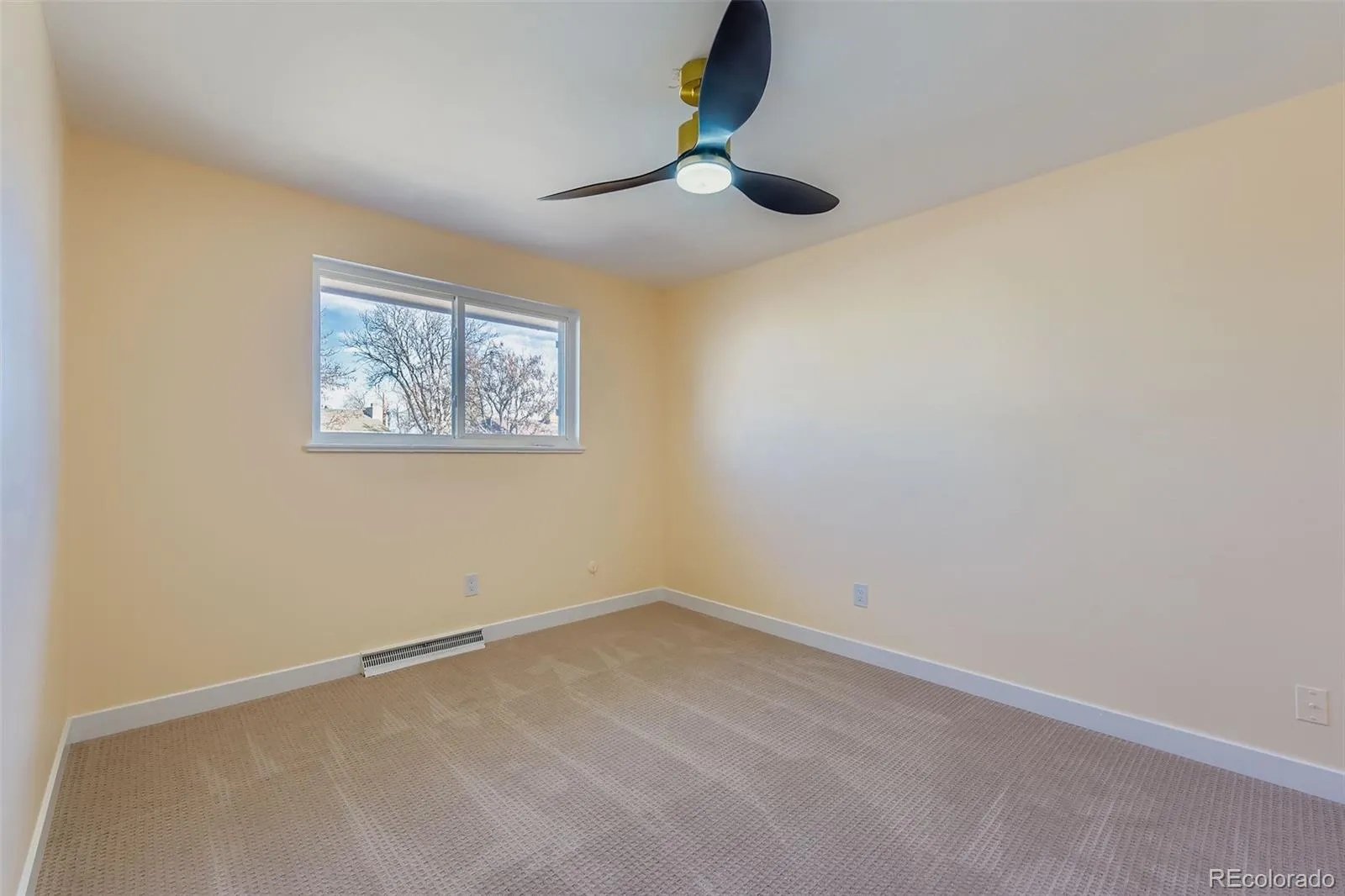 4264 W Radcliff Avenue Denver CO 80236 MLS #REC2569149 05142026230032 1600 23