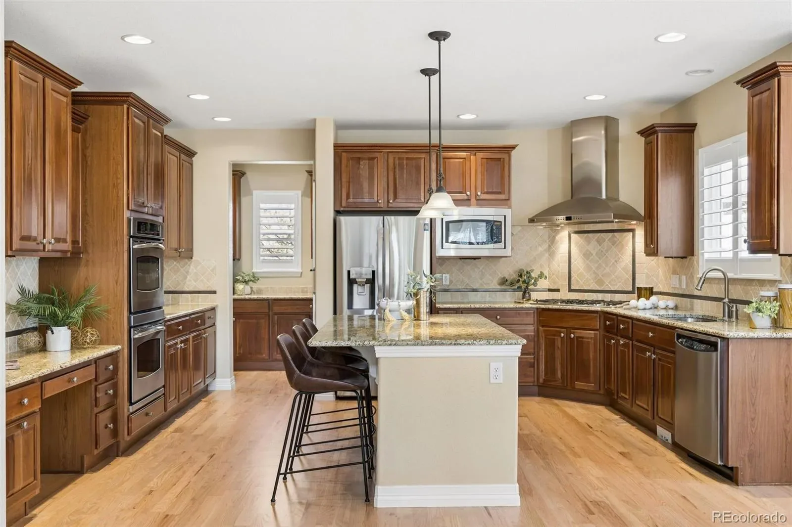 03272026004655 1600 12