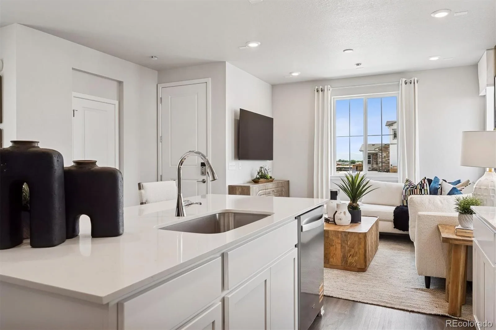 4553 N Versailles Street Aurora CO 80019 | MLS #REC2582572 09242026224527 1600 11