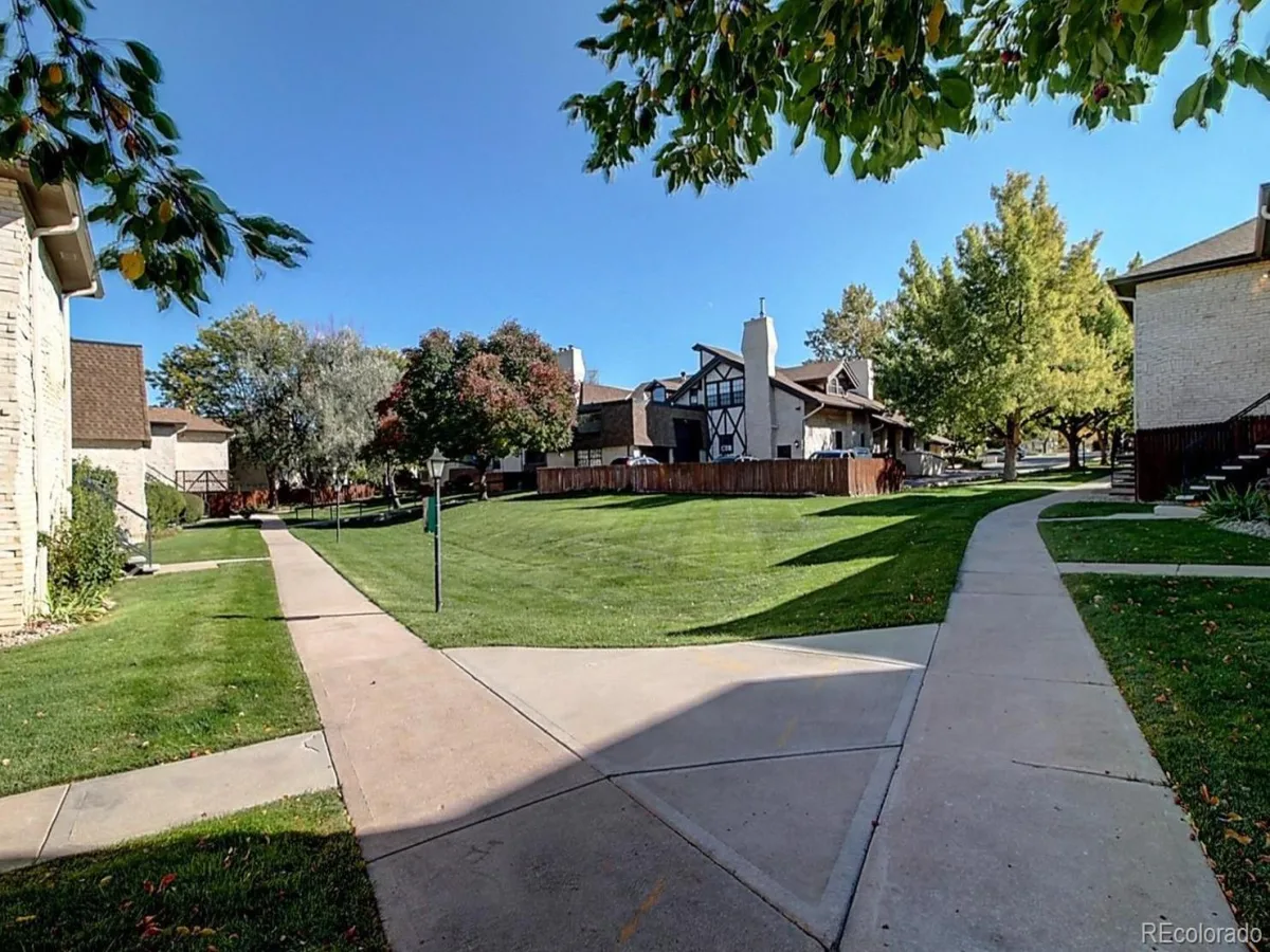 4250 S Olive Street #202 Denver CO 80237 | MLS #REC2584634 08152026144121 1200 39