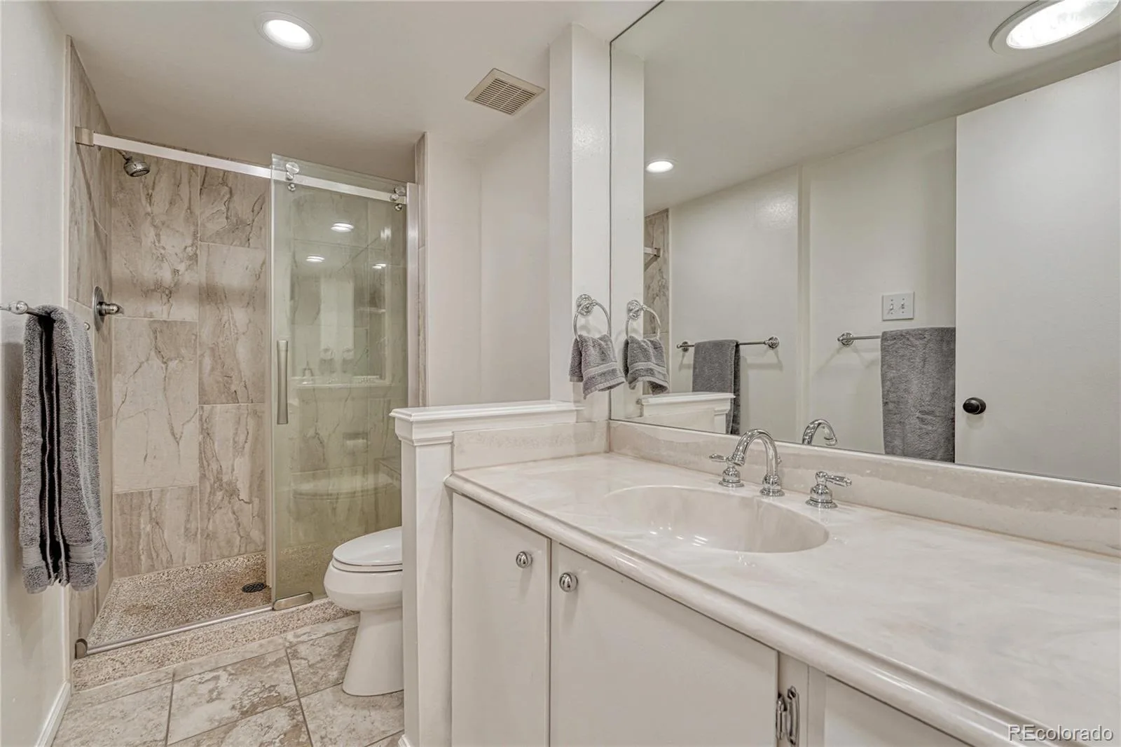 4250 S Olive Street #202 Denver CO 80237 | MLS #REC2584634 08152026144121 1600 21