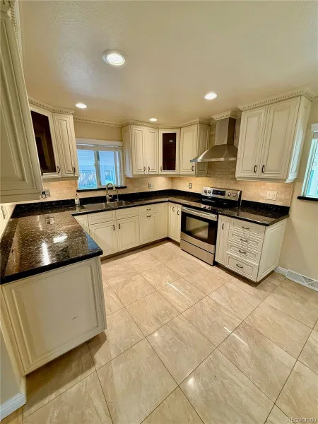 6070 S Detroit Street Littleton CO 80121 | MLS #REC2586689 08292026005809 800 5