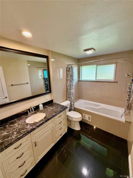 6070 S Detroit Street Littleton CO 80121 | MLS #REC2586689 08292026005809 800 8