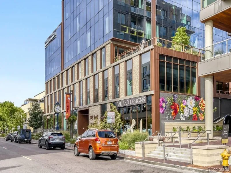 2700 E Cherry Creek South Drive #414 Denver CO 80209 | MLS #REC2595202 09222026220520 800 23