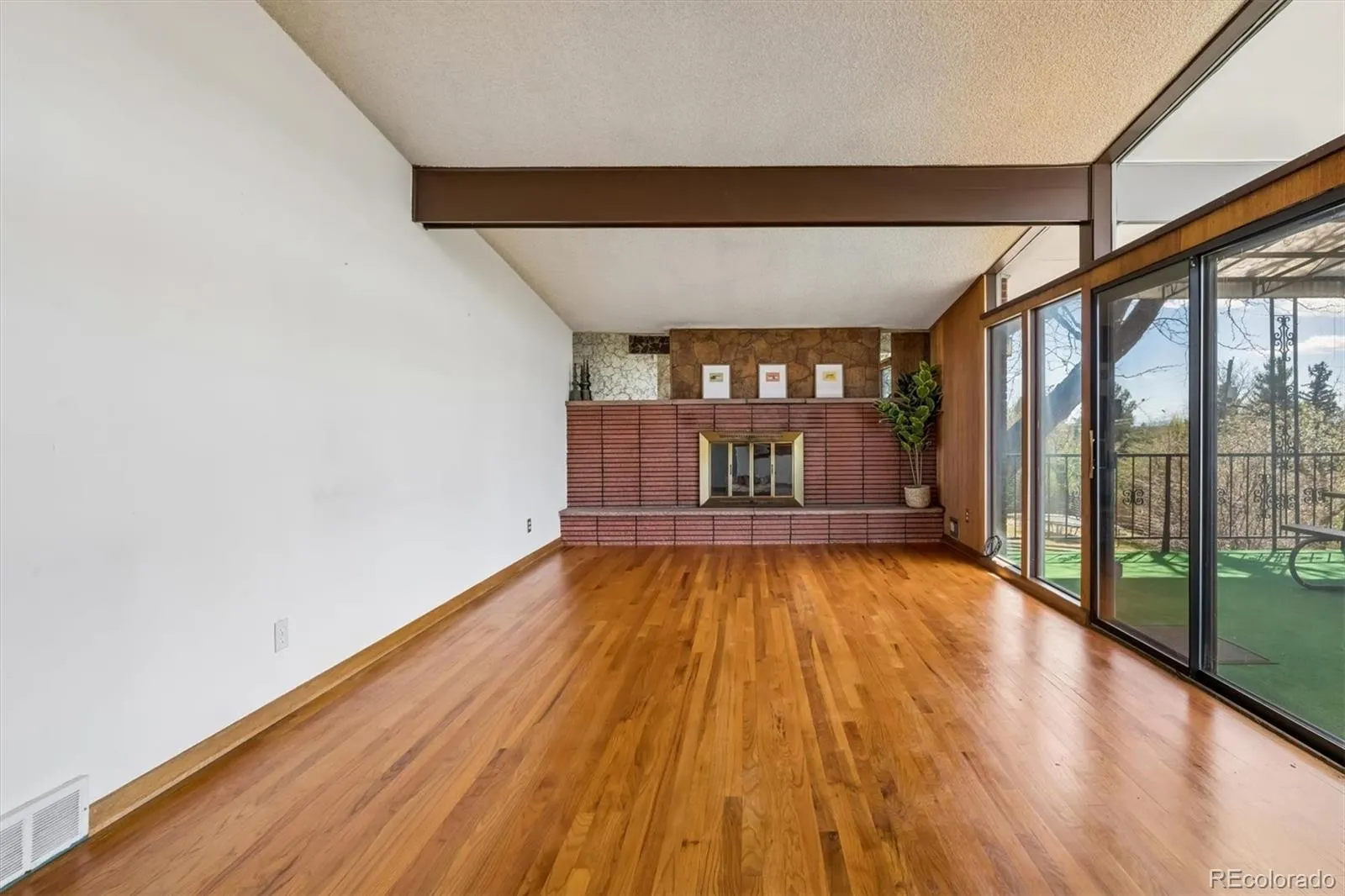 04152026015110 1600 10