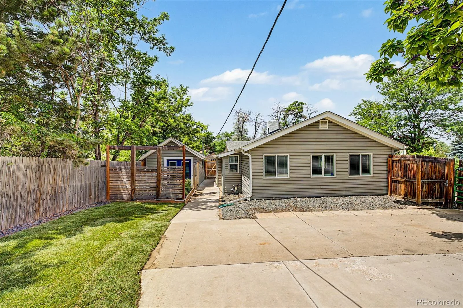 4997 Green Court Denver CO 80221 MLS #REC2608287 06232026000938 1600 35