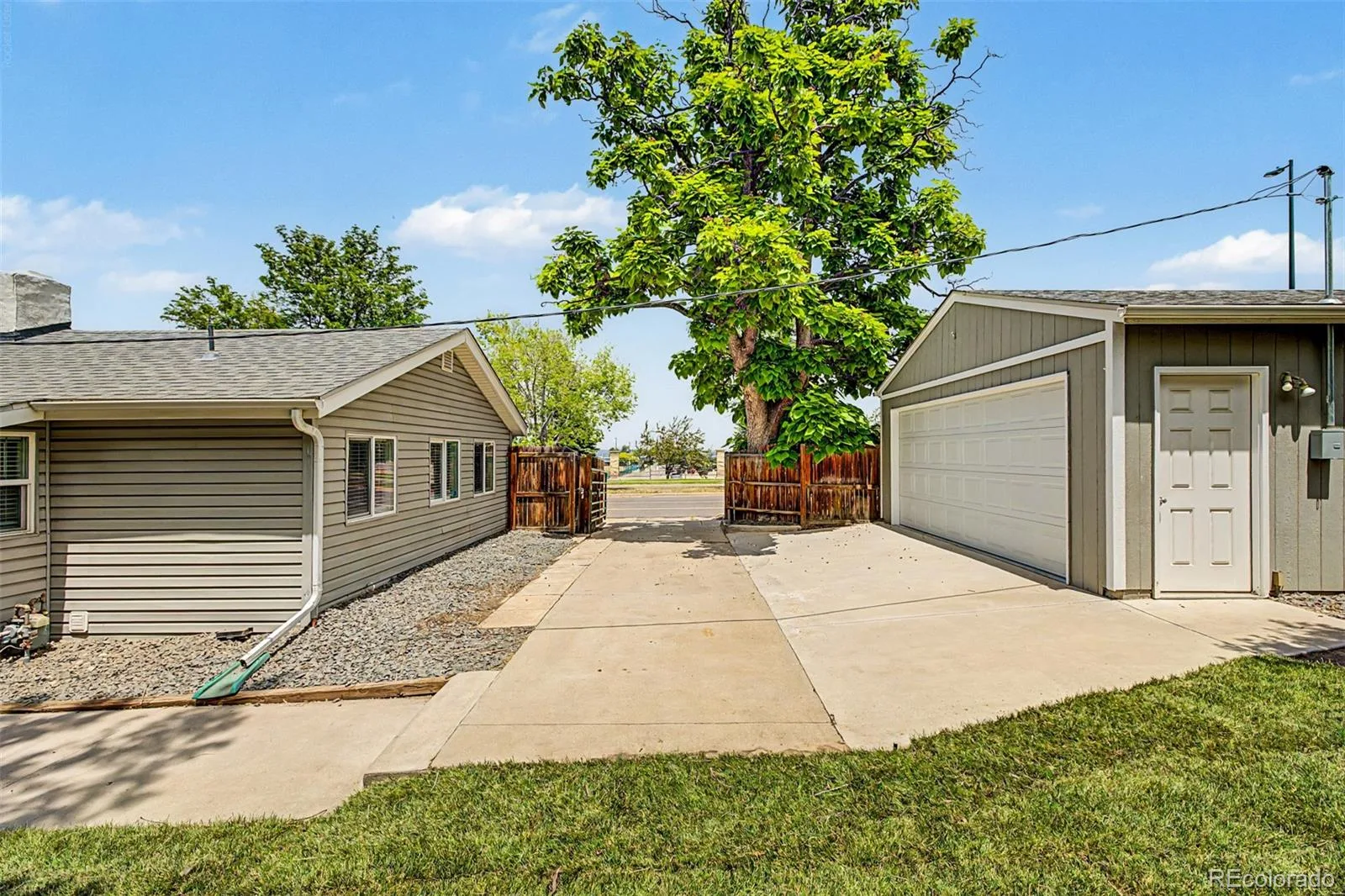 4997 Green Court Denver CO 80221 MLS #REC2608287 06232026000938 1600 36