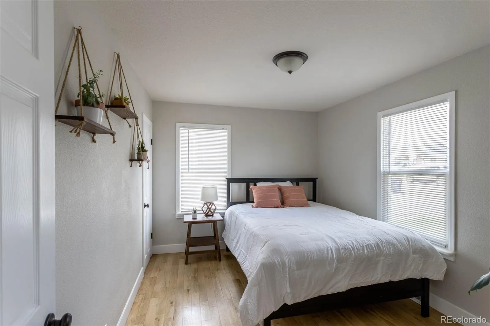 04102026165503 1600 16