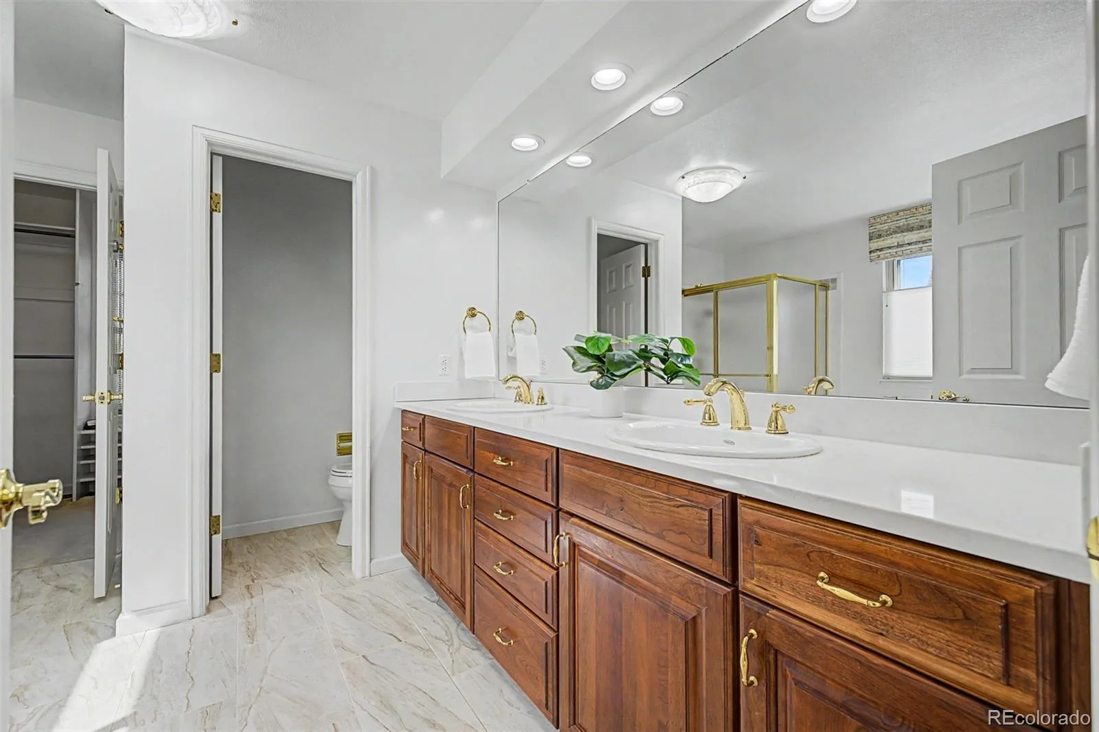 2464 S Fenton Drive Lakewood CO 80227 MLS #REC2635947 06092026014338 1600 11