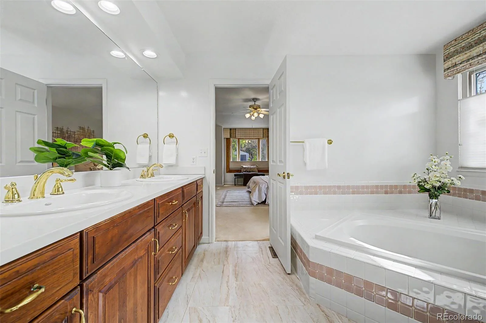 2464 S Fenton Drive Lakewood CO 80227 MLS #REC2635947 06092026014338 1600 12