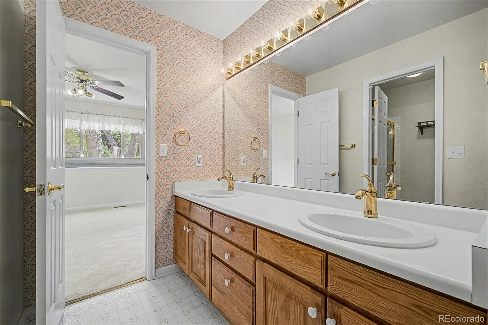 2464 S Fenton Drive Lakewood CO 80227 MLS #REC2635947 06092026014338 1600 18