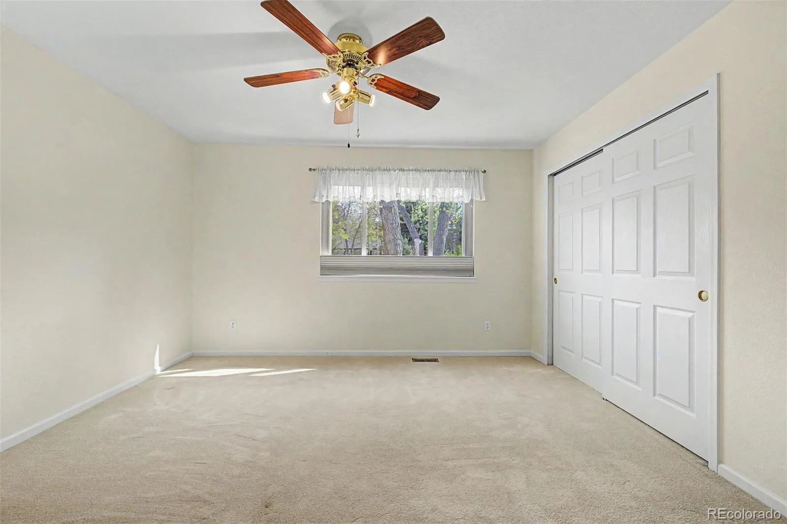 2464 S Fenton Drive Lakewood CO 80227 MLS #REC2635947 06092026014338 1600 19