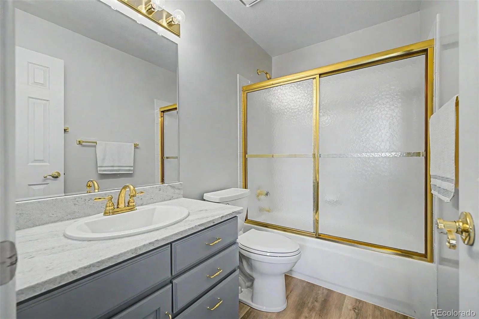 2464 S Fenton Drive Lakewood CO 80227 MLS #REC2635947 06092026014338 1600 22