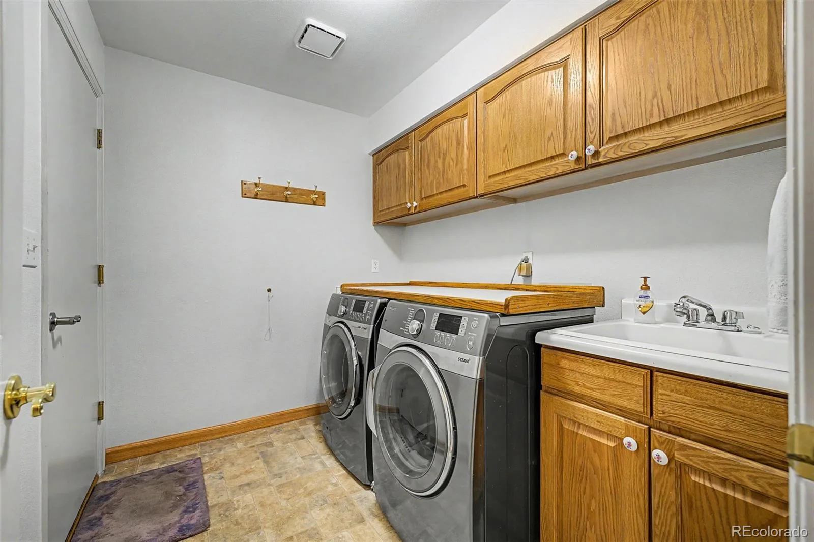 2464 S Fenton Drive Lakewood CO 80227 MLS #REC2635947 06092026014338 1600 23