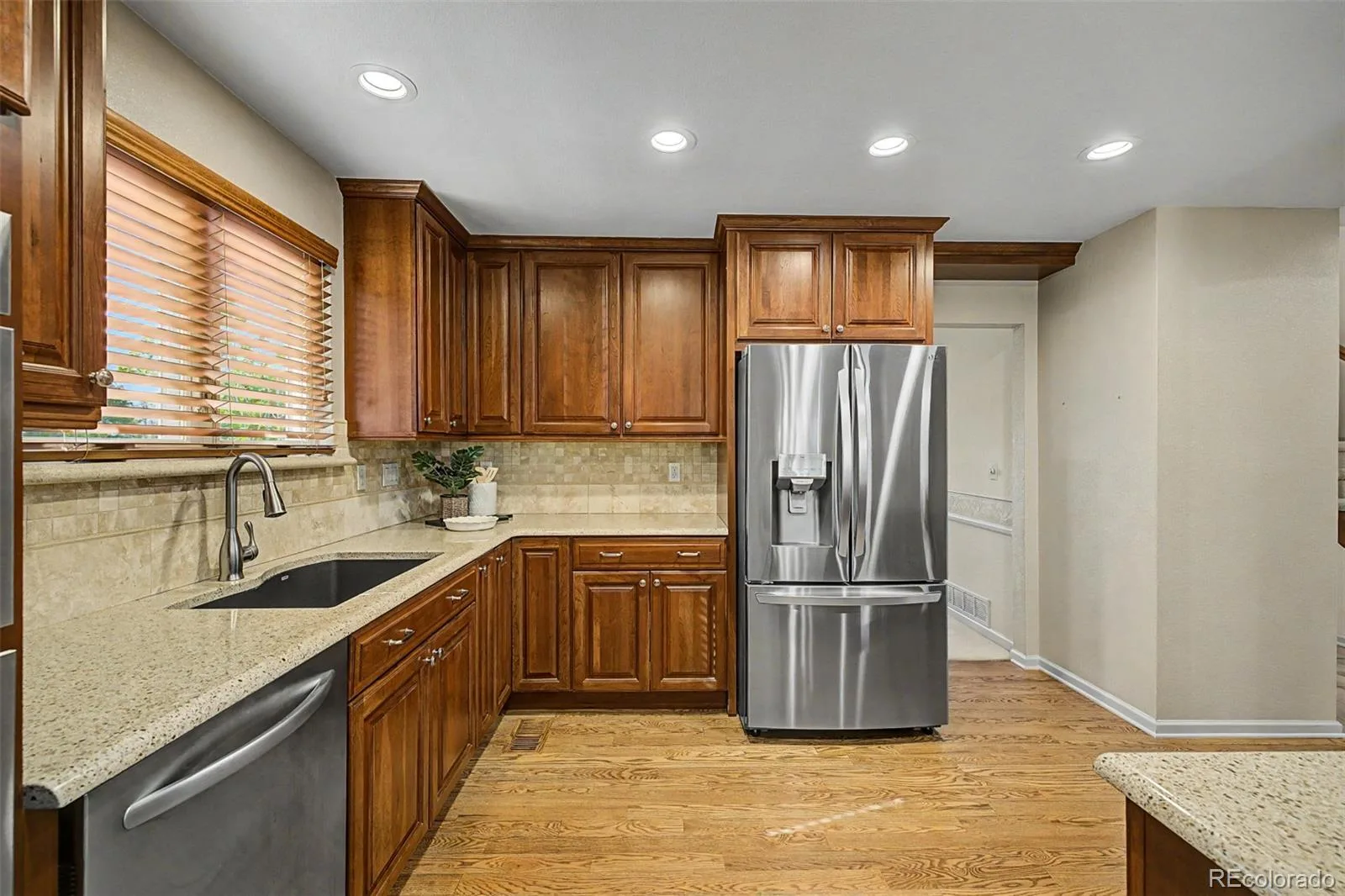 2464 S Fenton Drive Lakewood CO 80227 MLS #REC2635947 06092026014338 1600 24