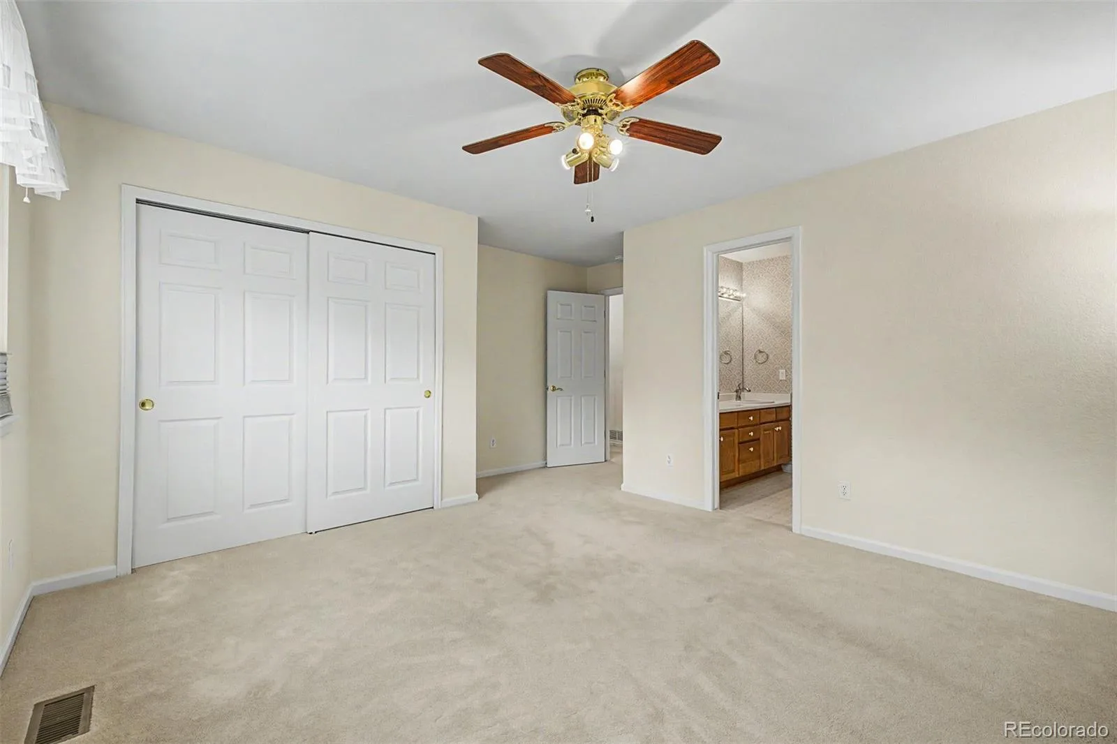 2464 S Fenton Drive Lakewood CO 80227 MLS #REC2635947 06092026014338 1600 27