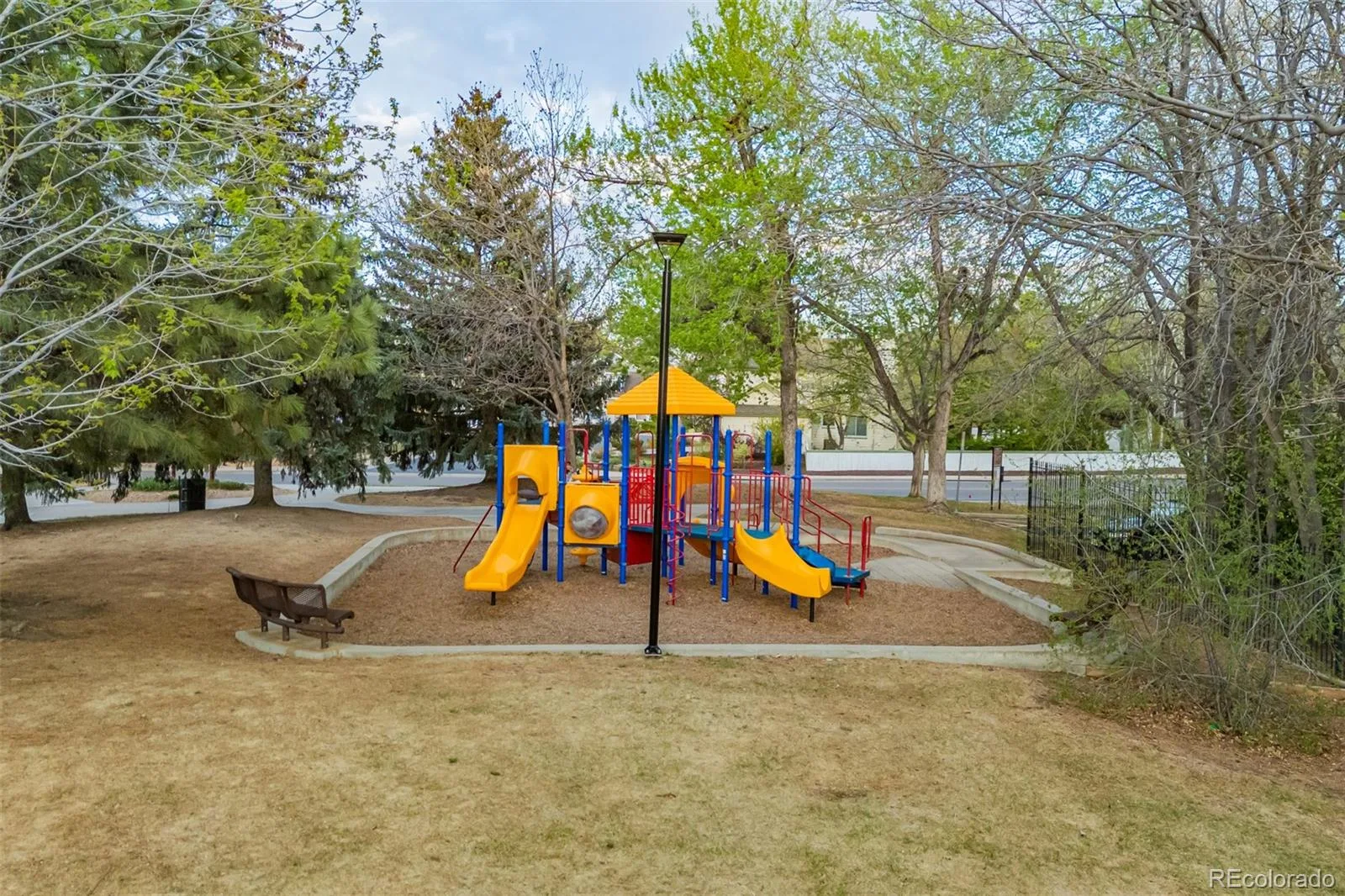 2464 S Fenton Drive Lakewood CO 80227 MLS #REC2635947 06092026014338 1600 41