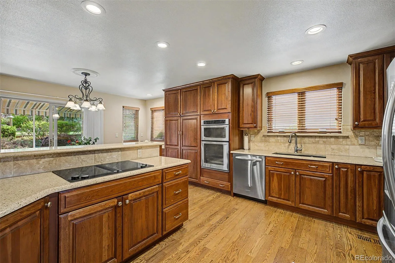 2464 S Fenton Drive Lakewood CO 80227 MLS #REC2635947 06092026014338 1600 5