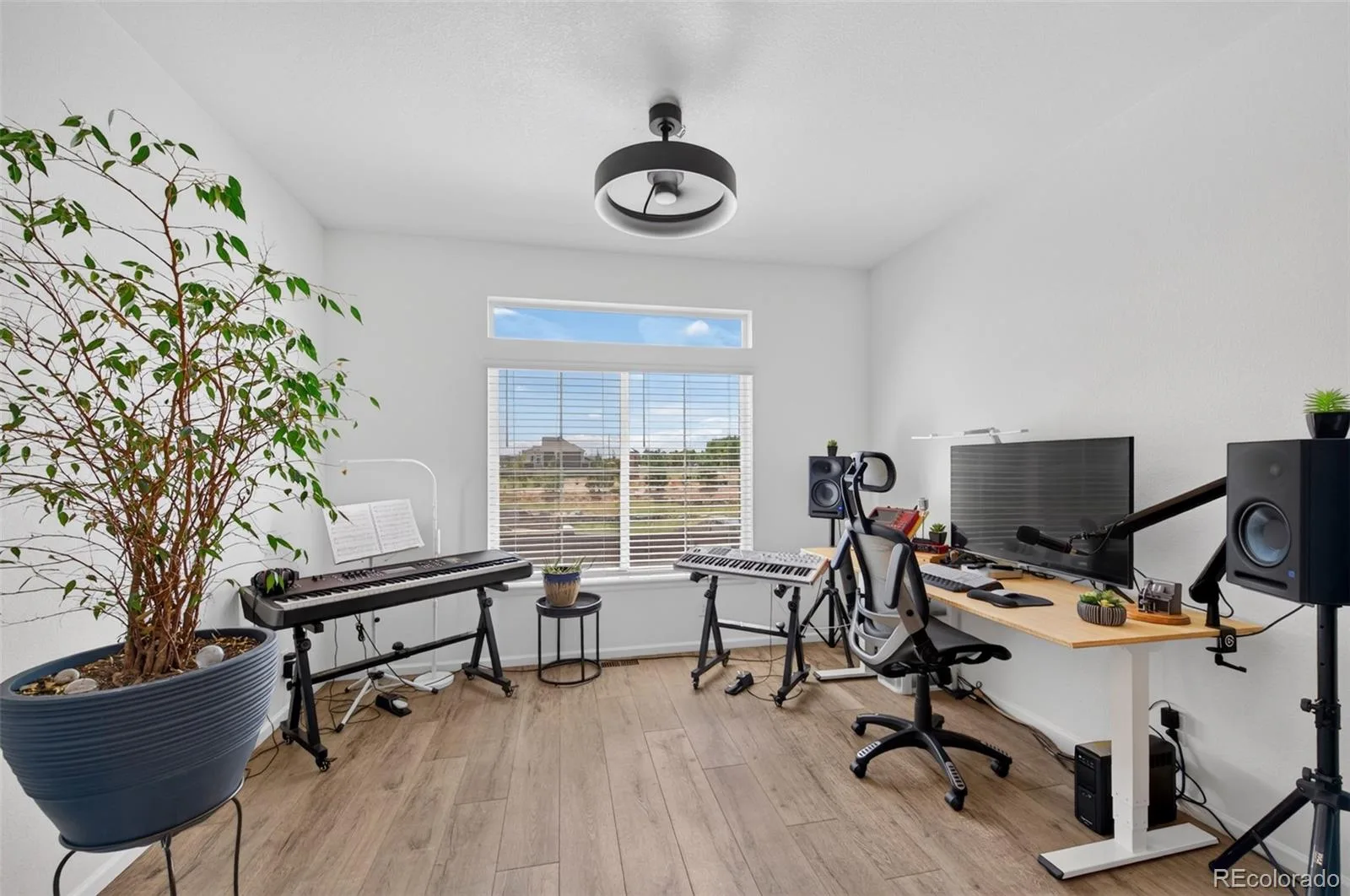 4403 N Picadilly Court Aurora CO 80019 | MLS #REC2640578 09252026011333 1600 15