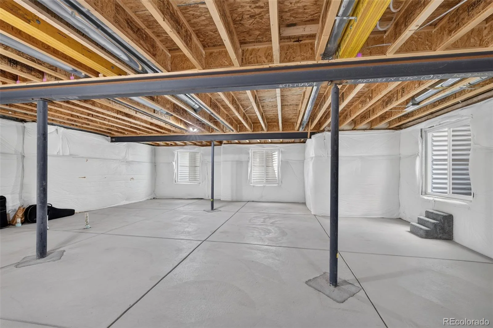 4403 N Picadilly Court Aurora CO 80019 | MLS #REC2640578 09252026011333 1600 32