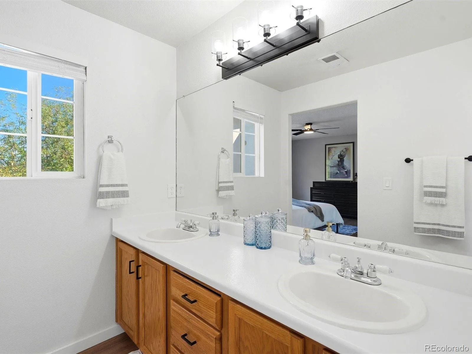 339 Ivory Circle Aurora CO 80011 | MLS #REC2643972 07312026234548 1600 26