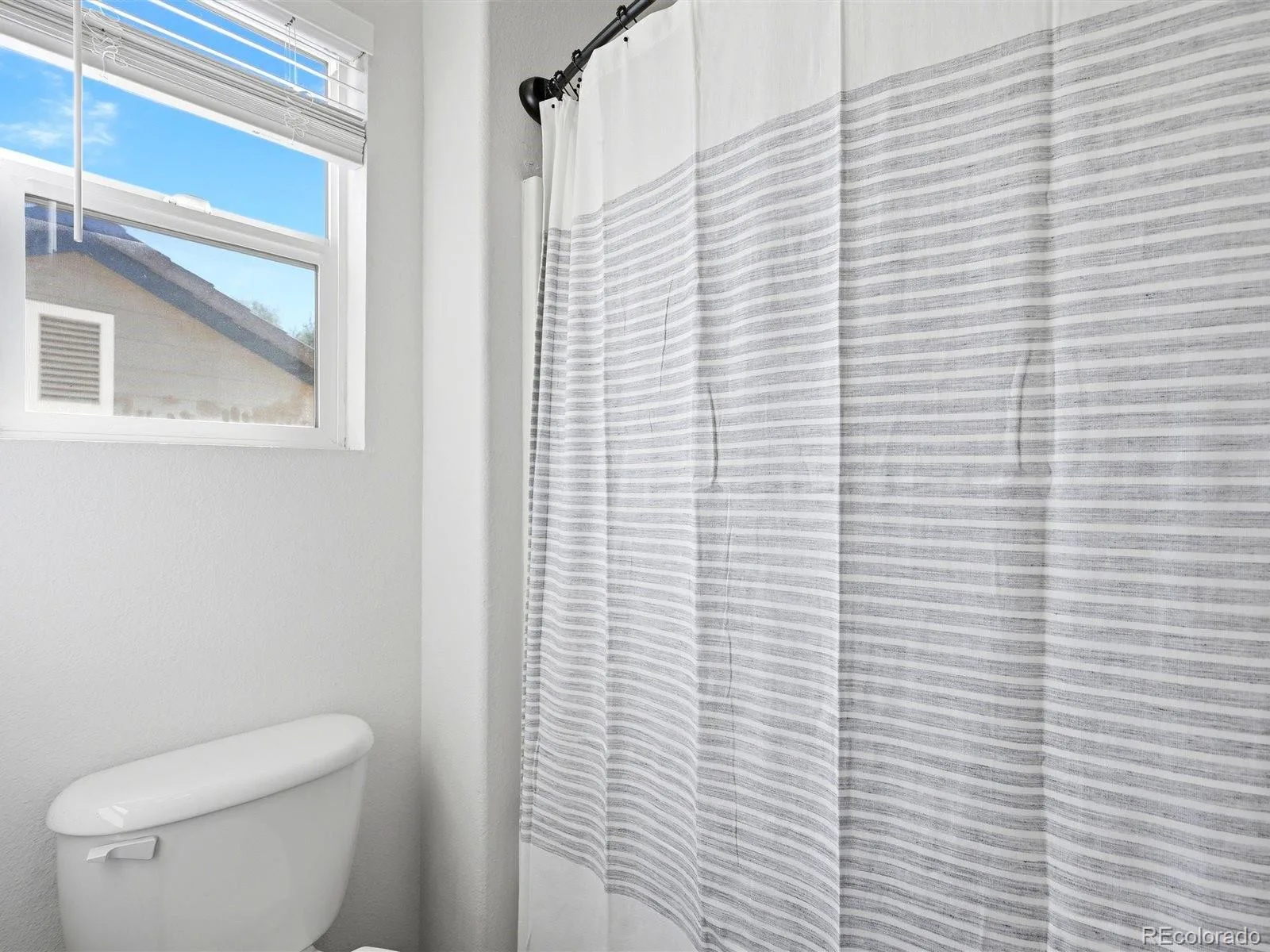339 Ivory Circle Aurora CO 80011 | MLS #REC2643972 07312026234548 1600 27