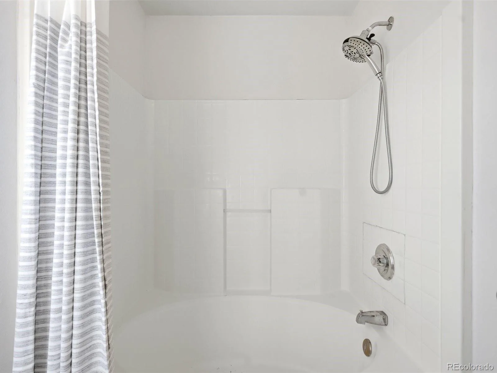 339 Ivory Circle Aurora CO 80011 | MLS #REC2643972 07312026234548 1600 28