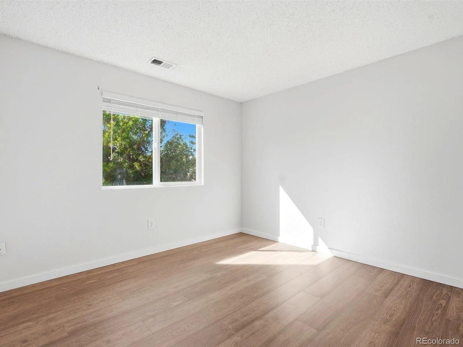 339 Ivory Circle Aurora CO 80011 | MLS #REC2643972 07312026234548 1600 32