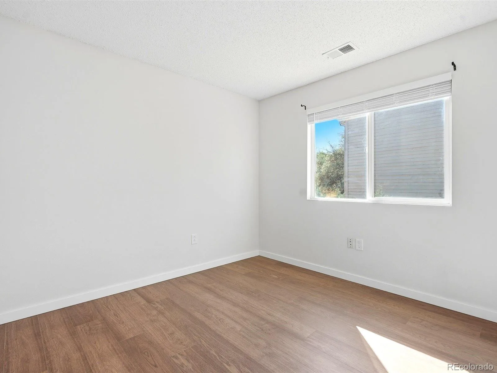 339 Ivory Circle Aurora CO 80011 | MLS #REC2643972 07312026234548 1600 34