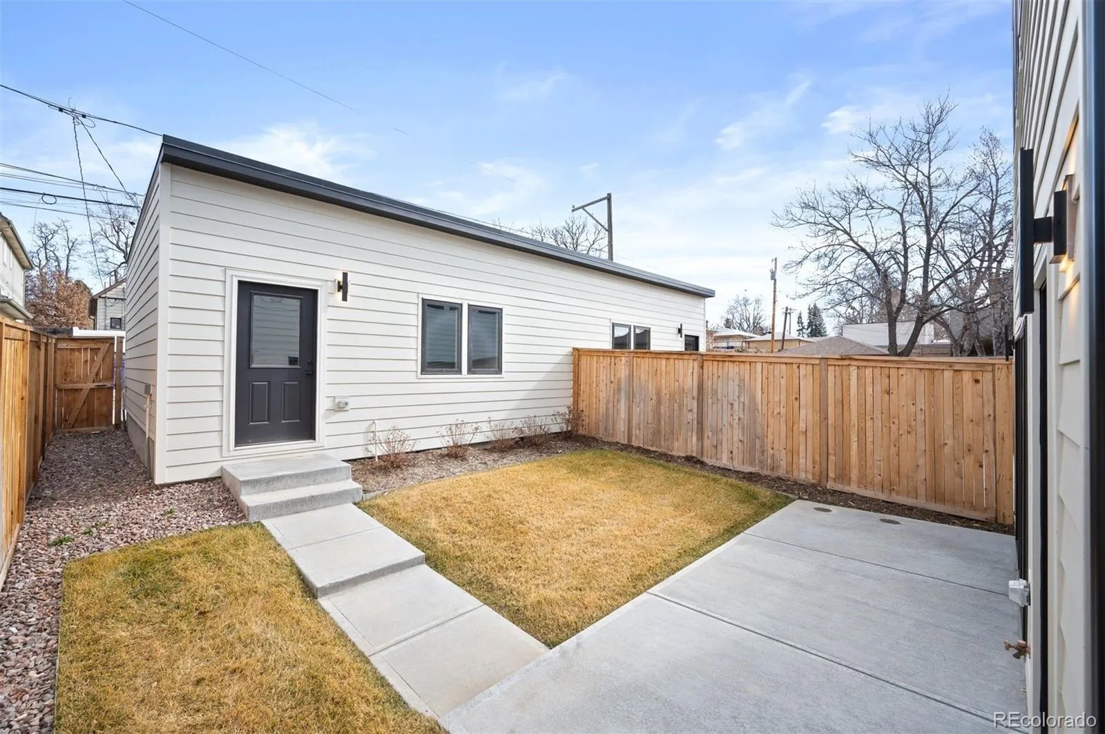 04302026001741 1600 33