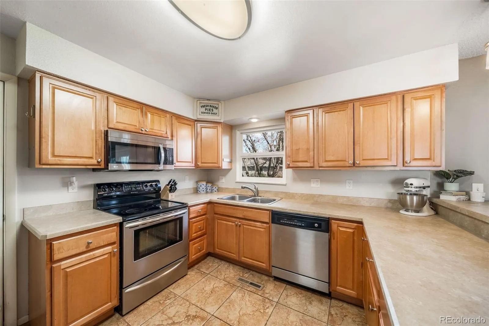 6670 S Elm Circle Centennial CO 80121 MLS #REC2646706 05282026162309 1600 37