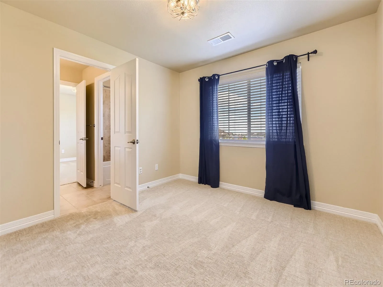 6419 S Old Hammer Way Aurora CO 80016 MLS #REC2649182 06102026064700 1600 10