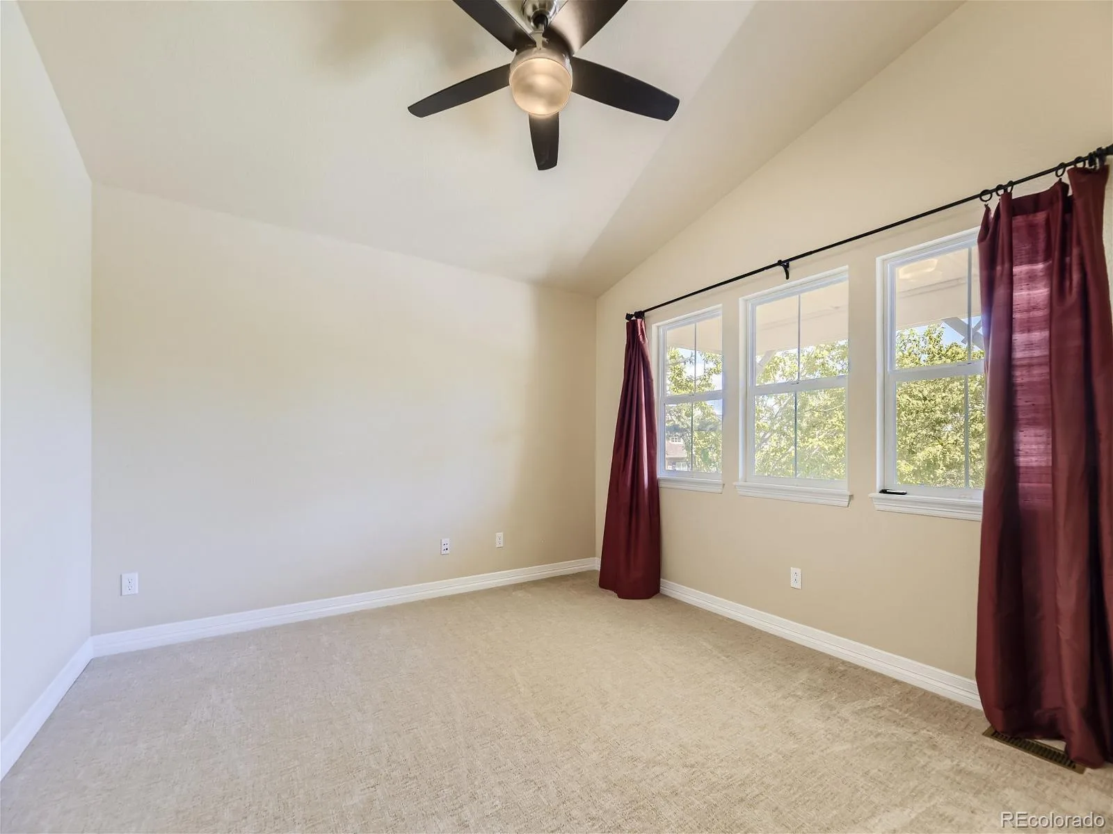 6419 S Old Hammer Way Aurora CO 80016 MLS #REC2649182 06102026064700 1600 17